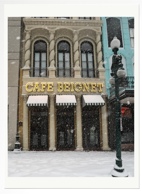 Café Beignet in the Snow